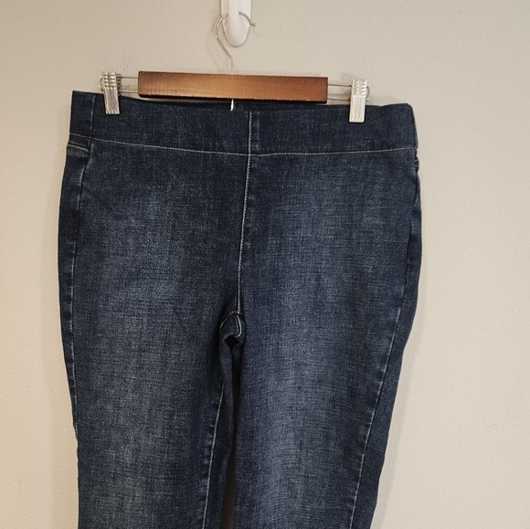 NYDJ lift tuck technology jeans - Picture 3 of 9